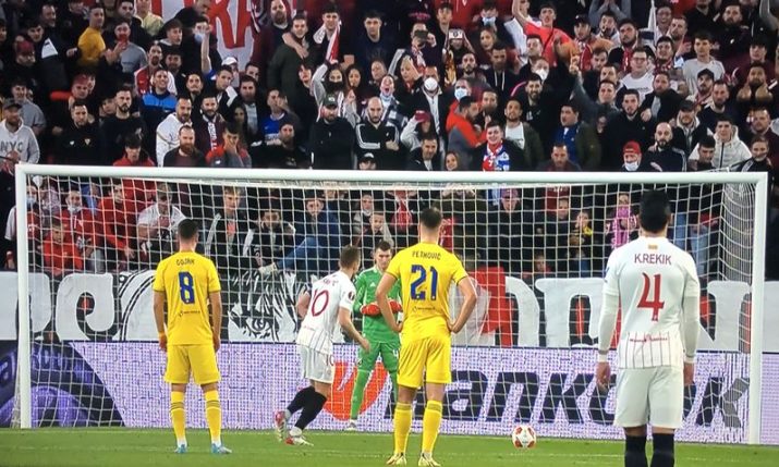 Rakitić scores as Sevilla beats Dinamo Zagreb in Europa League playoff first leg