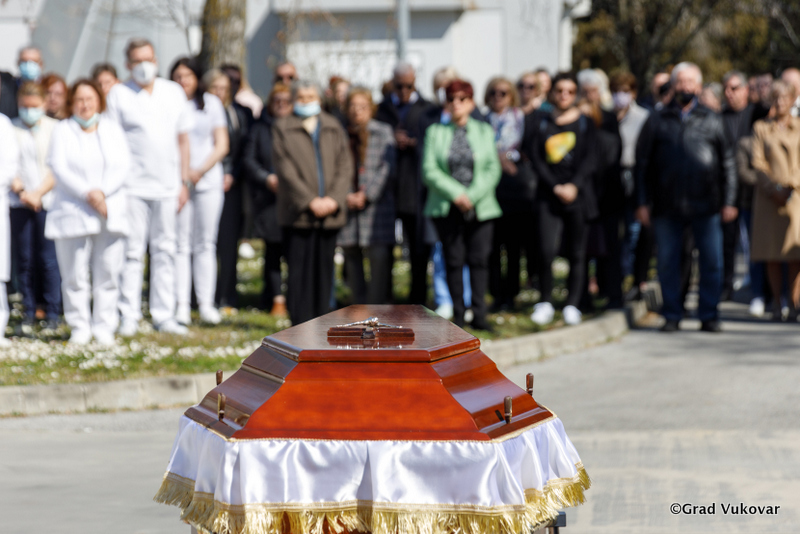 Homeland War heroine Dr. Vesna Bosanac farewelled in Vukovar