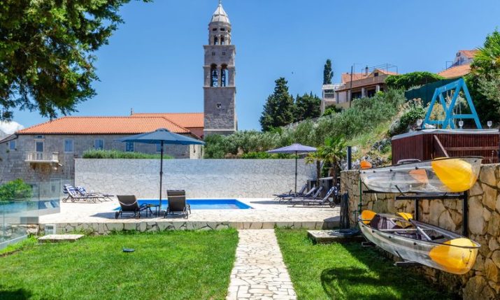 Attractive job advert in Croatia: Luxury villa on Korčula island seeks testers 