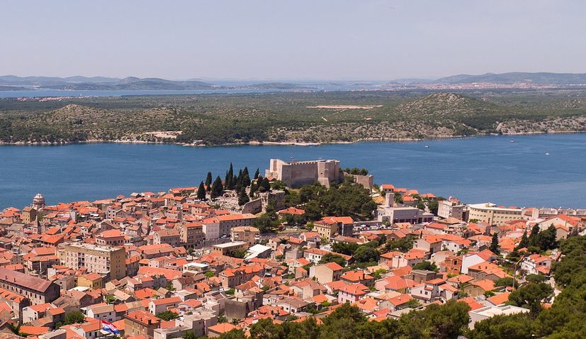Visit Dalmatia Šibenik - Barone Fortress was built in 1646 on Vidakuša, the  80 meter-high hill above the city. Along with the other three fortresses in  Šibenik, it represents a unique defence