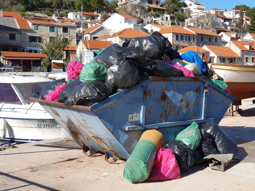 ver 700 kilos of waste removed from beaches and seabed around Šolta