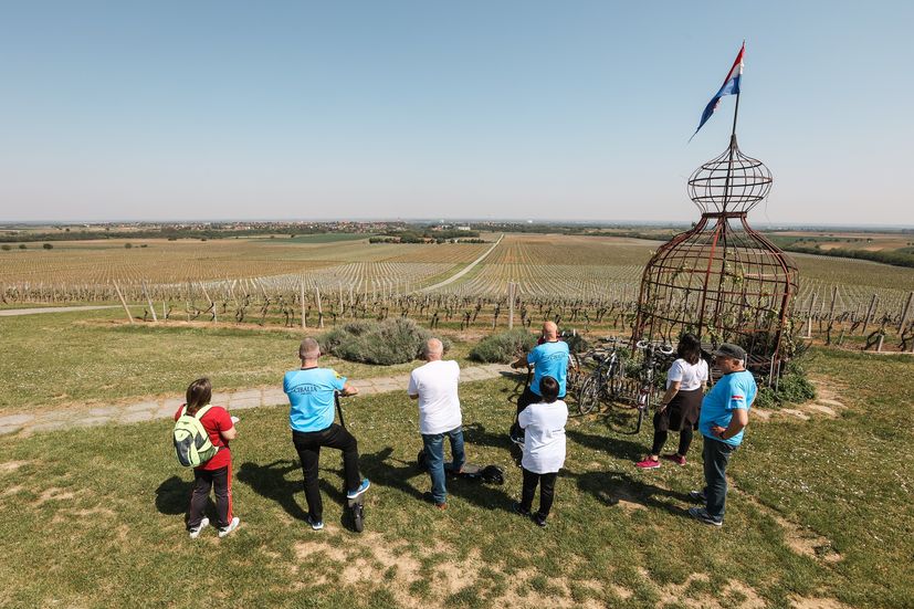 Beautiful nature and vineyards on 6 new themed hiking trails in Srijem and Slavonia 