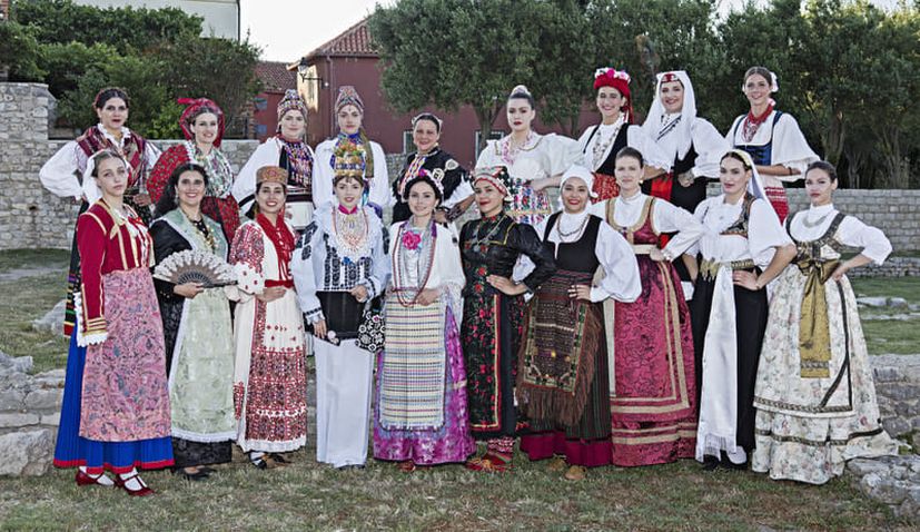 Most beautiful Croatian in folk costume abroad: Meet the candidates 