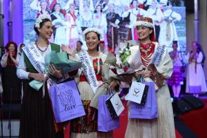 Drina Jelena Dujmić from Canada crowned most beautiful Croatian in national costume outside Croatia