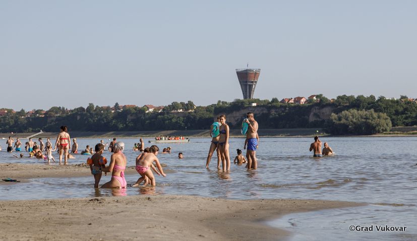 Summer on Vukovar’s sandy island Vukovarska ada