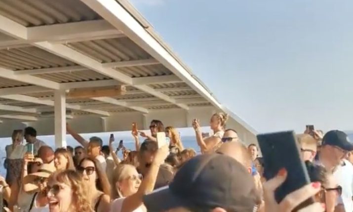 VIDEO: Concert on Split-Vela Luka ferry in honour of Oliver Dragojević
