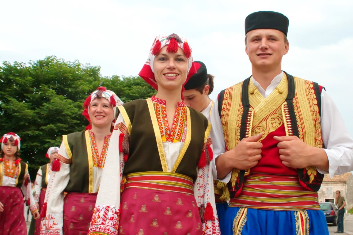 Luxury mirrored in the past: Traditional costumes of Vodnjan, Galižana and Peroj