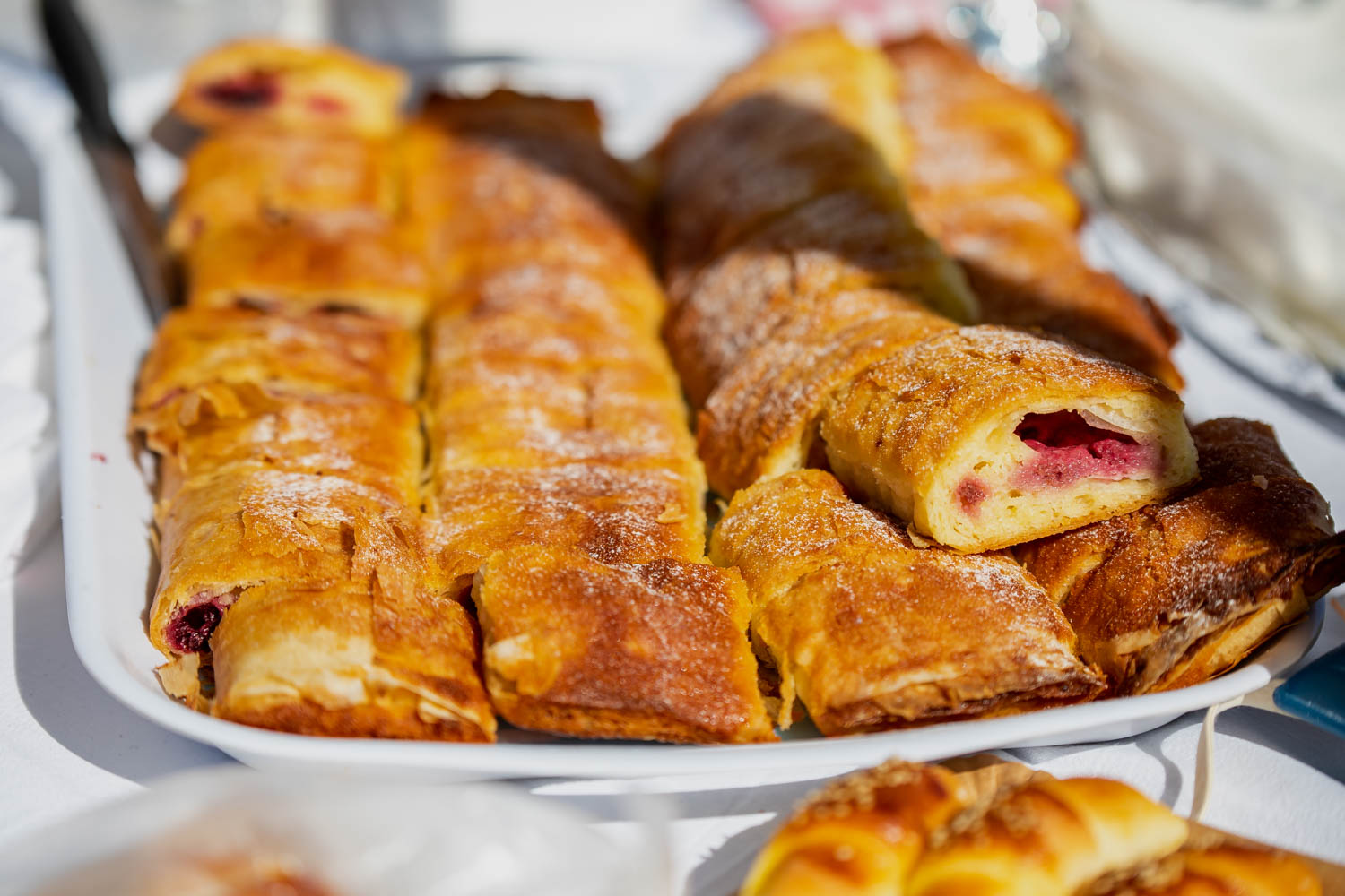 Thousands turn out as Croatian strudel fest opens