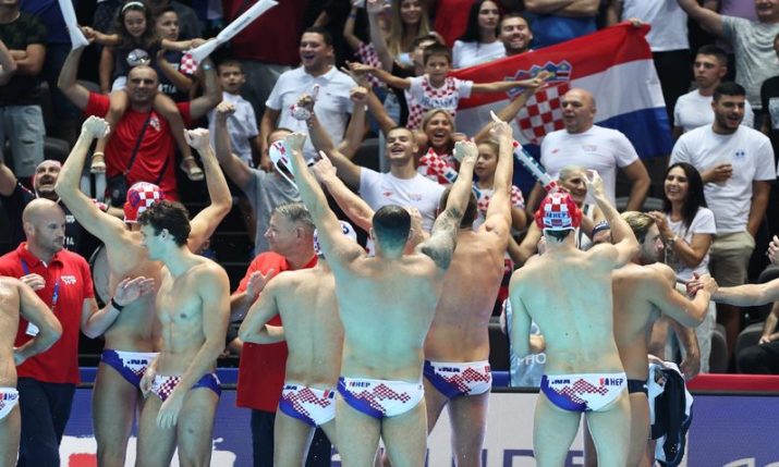 VIDEO: Amazing atmosphere in Split as Croatia set to play for water polo gold 