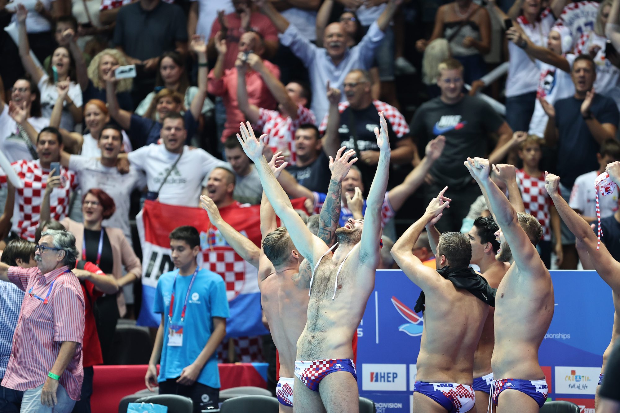 Amazing atmosphere in Split as Croatia set to play for water polo gold 