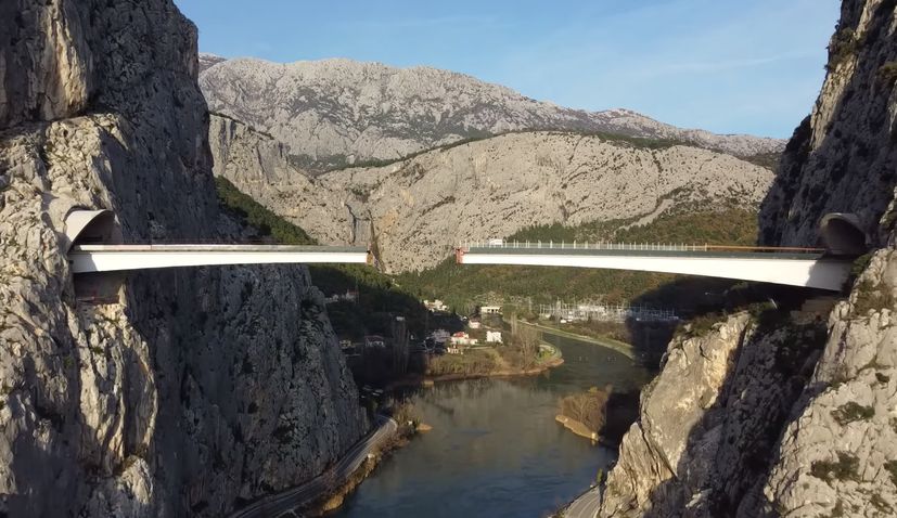 Latest footage of bridge being built over Croatia's Cetina River