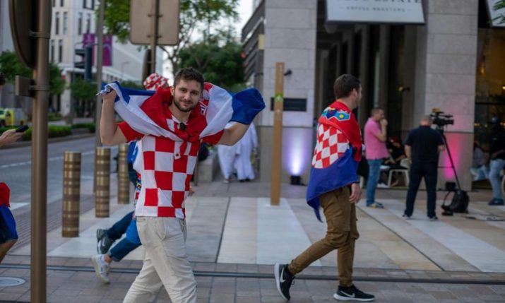 How many people with Croatian roots live around the world