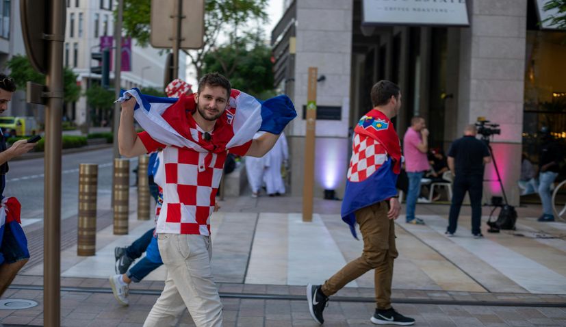 How many people with Croatian roots live around the world