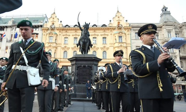 VIDEO: Croatian and Austrian Army Orchestras perform concert in Zagreb’s Main Square