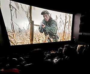 Big turnout as “Šesti Autobus” premieres in Canadian movie theatres 