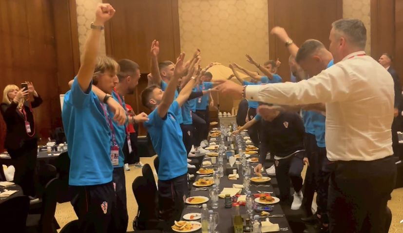 <strong>VIDEO: Croatian team celebrate victory over Brazil at hotel </strong>