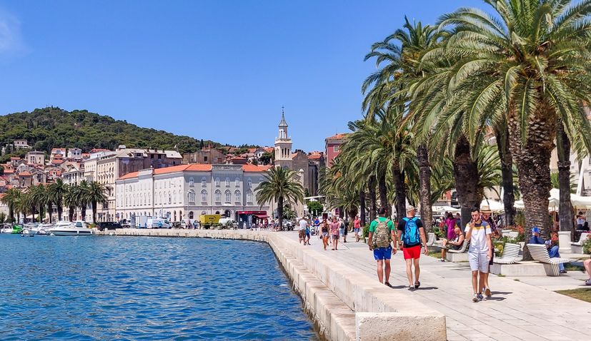 Fines for wearing bikini or going shirtless on streets in Split
