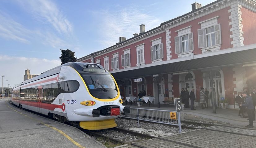 New diesel-electric train put into operation in Istria