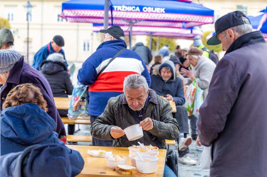 Good Friday free fish stew tradition in Osijek, Croatia continues 