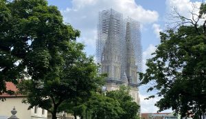 Zagreb Cathedral’s new scaffolding becomes a captivating attraction, so much so that a petition has been launched to keep it up permanently.