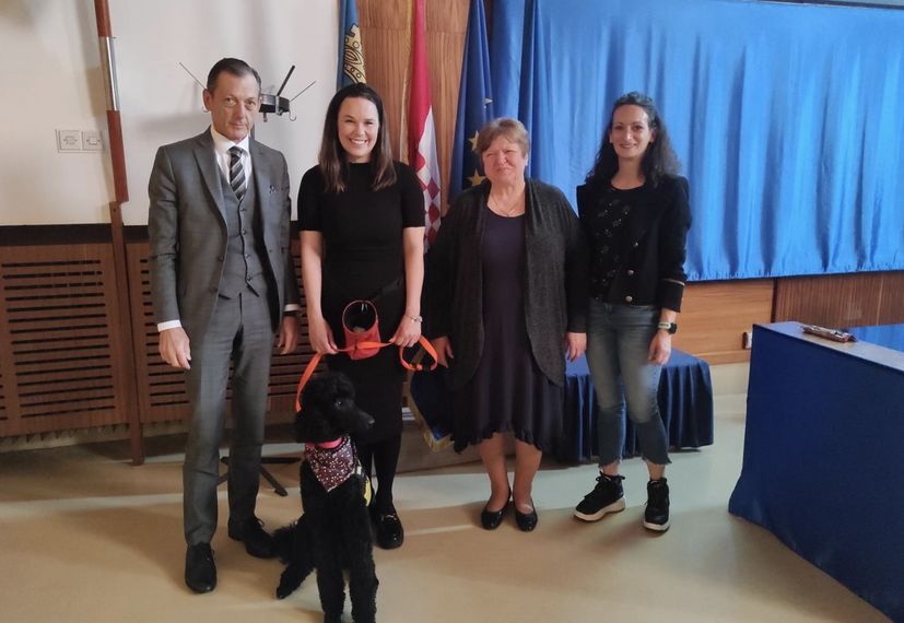KBC Split becomes first hospital in Croatia to have its own therapy dog - meet Dora