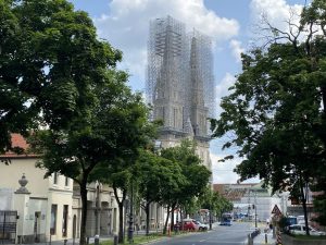 Zagreb Cathedral’s new scaffolding becomes a captivating attraction, so much so that a petition has been launched to keep it up permanently.