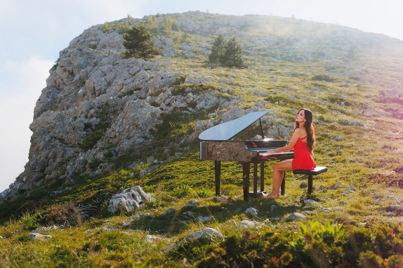 World-renowned pianist shoots new music video on Croatia’s spectacular Skywalk