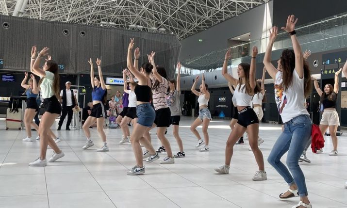 VIDEO: Flash mob dance performance at Zagreb Airport