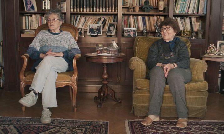 Emma (89) ve Maja (85), Hırvatistan’da akşamları Türk pembe dizileri izleme geleneğini paylaşıyor