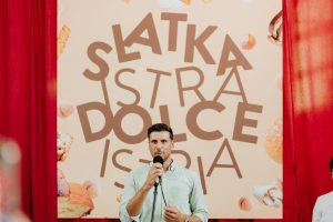 World’s largest ever cukerančić 241 traditional cakes presented at "Sweet Istria"