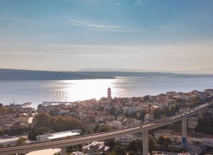 CRO Race to go through islands for first time