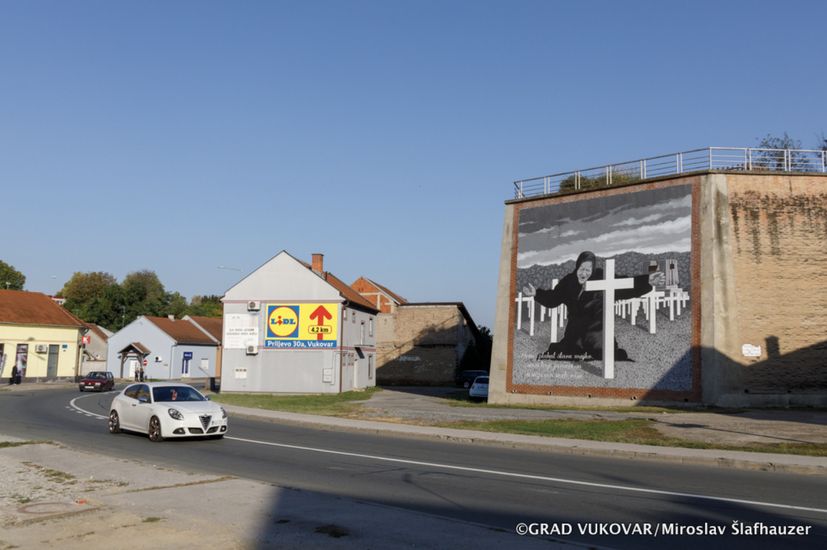  Mural dedicated to Croatian mothers is restored in Vukovar 