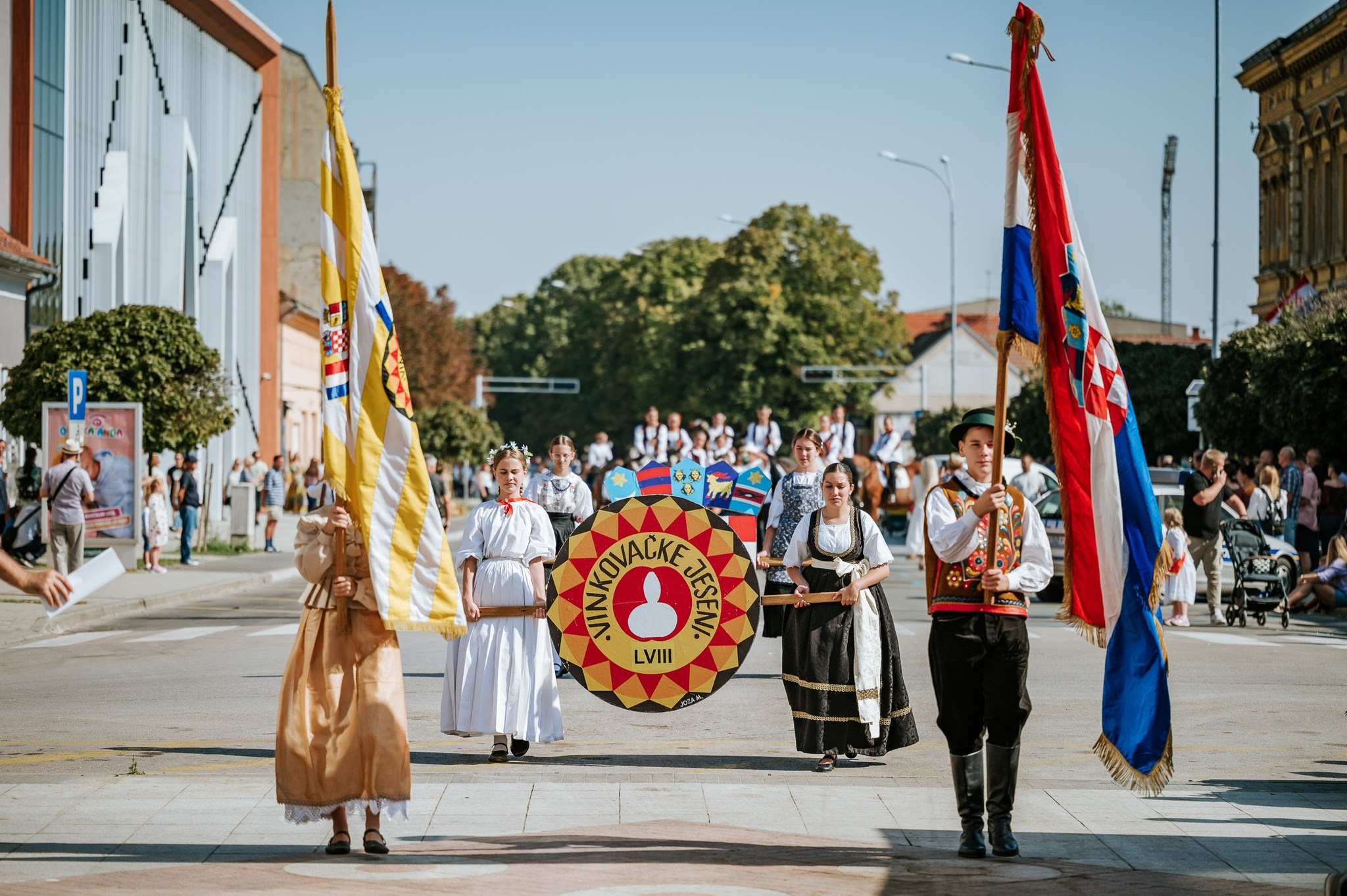 Over Croatian 2,000 kids show how tradition is loved and respected with folk costume parade  