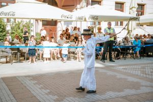 Over Croatian 2,000 kids show how tradition is loved and respected with folk costume parade