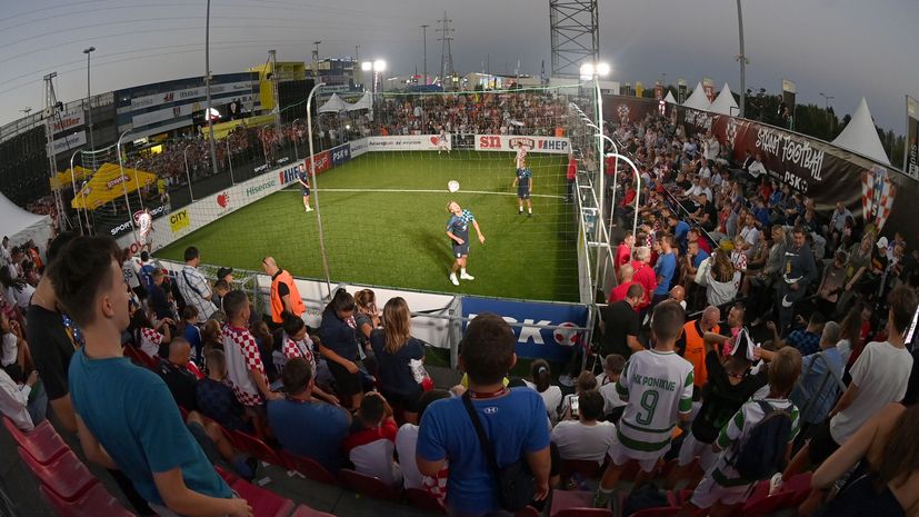 Croatian stars play street football tournament in Zagreb 
