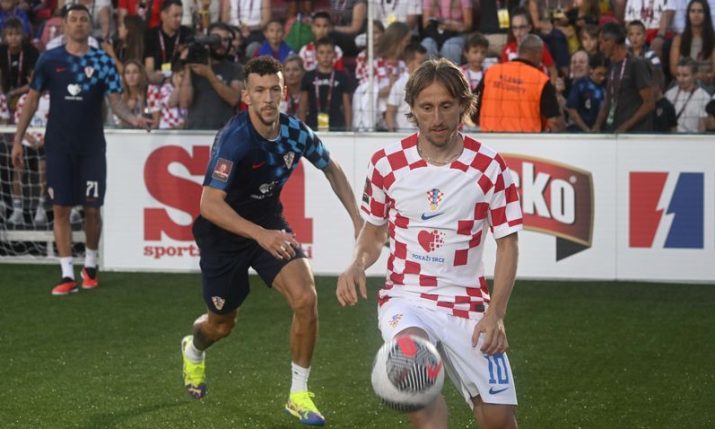 PHOTOS: Croatian stars play each other in street football tournament in Zagreb 