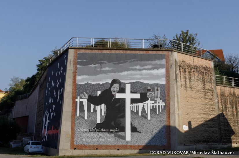  Mural dedicated to Croatian mothers is restored in Vukovar 