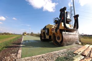 Croatia’s first green asphalt bikeway being laid 