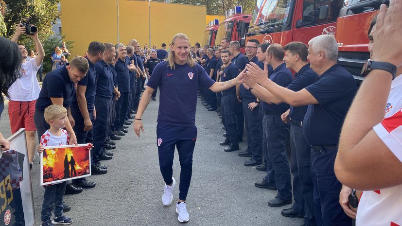 Croatian national team's gesture of support for firefighters and special needs community