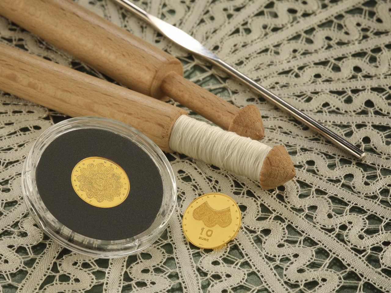 Croatian lace on new gold collector euro coins 