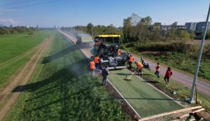 Croatia’s first green asphalt bikeway being laid 
