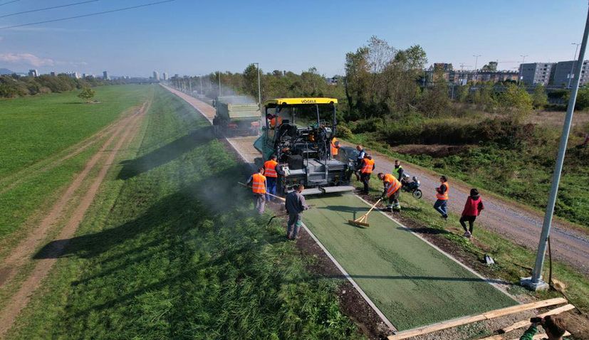 PHOTOS: Croatia’s first green asphalt bikeway being laid 