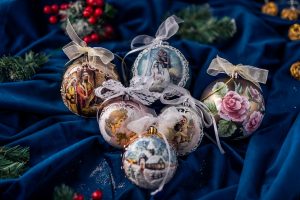 The sweetest park in Zagreb, Zrinjevac, where generations of Zagreb residents and numerous visitors take leisurely strolls, is going to present its new, festive attire.