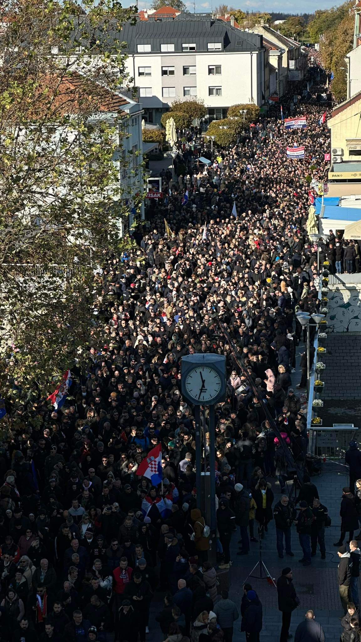 Biggest remembrance procession in Vukovar yet as 15,000 march