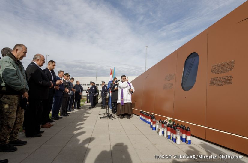 Memorial for Croatian War of Independence hero who downed aircraft unveiled in Vukovar