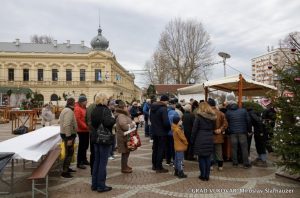 Christmas Eve tradition as free fish handed out in Croatian cities