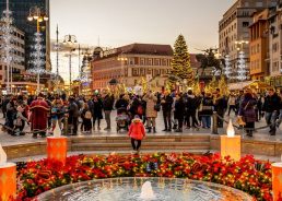PHOTOS: First candle lit as Advent in Zagreb officially begins