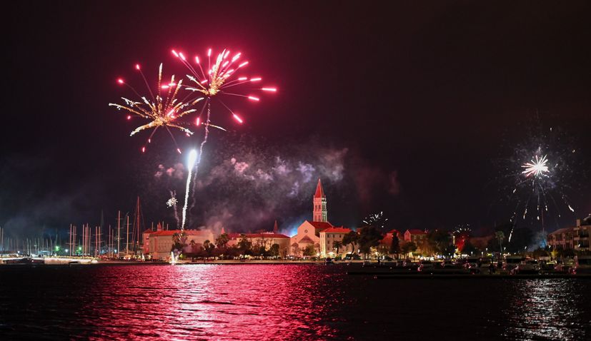 VIDEO: Croatia ushers in 2024 with open-air parties