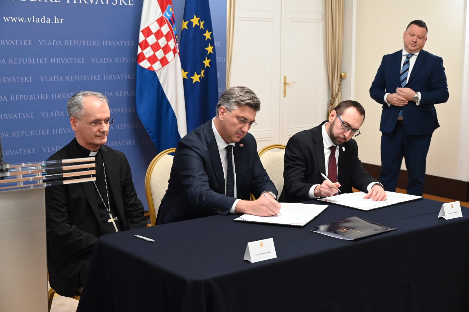Historic agreement signed for new Maksimir stadium build in Zagreb