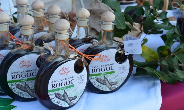Students on Croatian island producing carob syrup, jelly, cookies and other delights